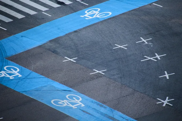 bicycle path, crossing, bicycle, cyclist, road, road traffic, path, blue, a notice. US cyclists crossing into Canada: what to check before a rail-trail trip